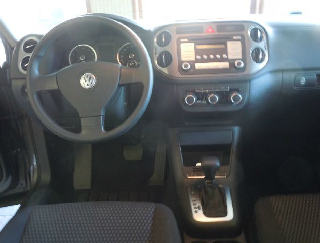 Volkswagen Tiguan 2010 photo 2