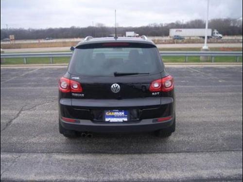 Volkswagen Tiguan 2010 photo 2