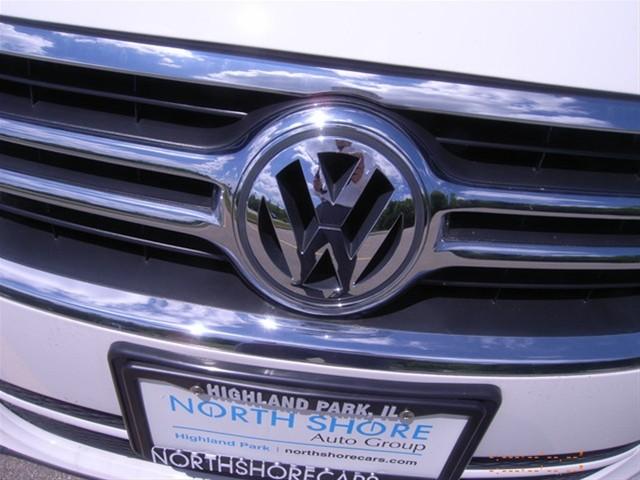 Volkswagen Tiguan 2010 photo 2