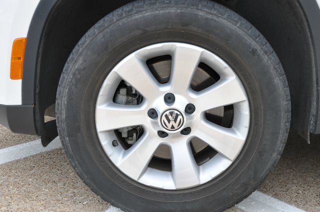 Volkswagen Tiguan 2010 photo 2