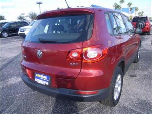 Volkswagen Tiguan 2010 photo 2