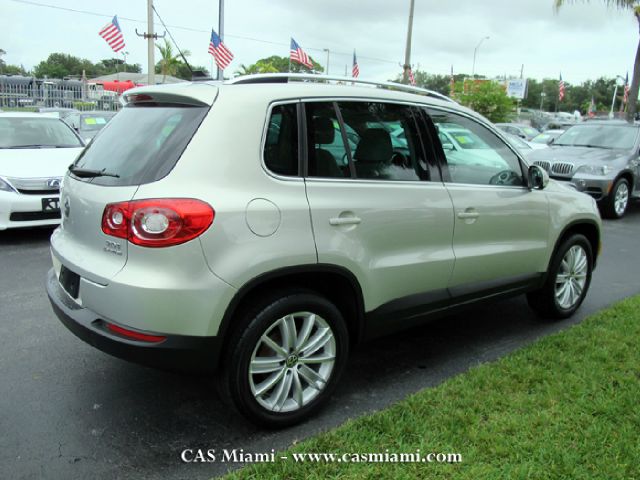 Volkswagen Tiguan 2011 photo 8