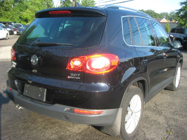 Volkswagen Tiguan 2011 photo 2