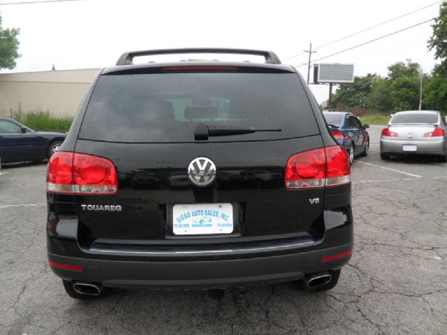 Volkswagen Touareg 2004 photo 1