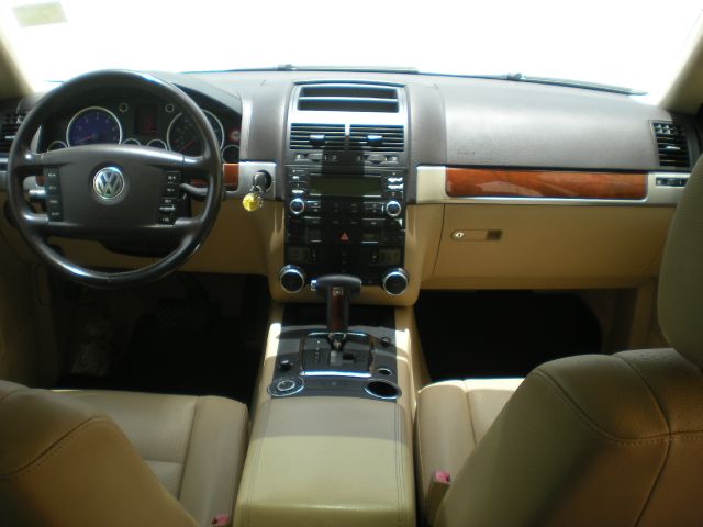 Volkswagen Touareg 2004 photo 2