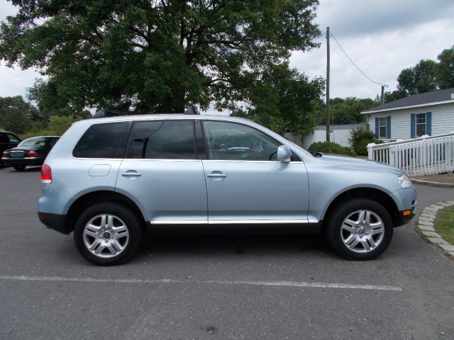 Volkswagen Touareg 2004 photo 1