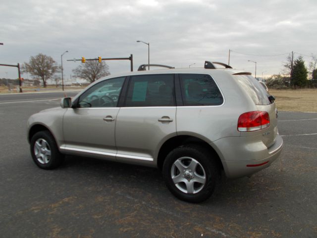 Volkswagen Touareg 2004 photo 1