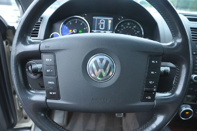 Volkswagen Touareg 2005 photo 1