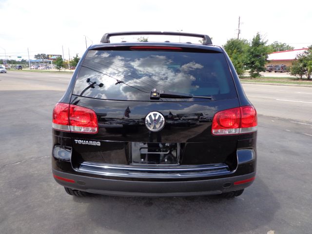 Volkswagen Touareg Red Line SUV