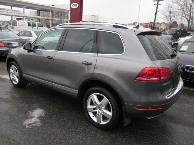 Volkswagen Touareg 2011 photo 2