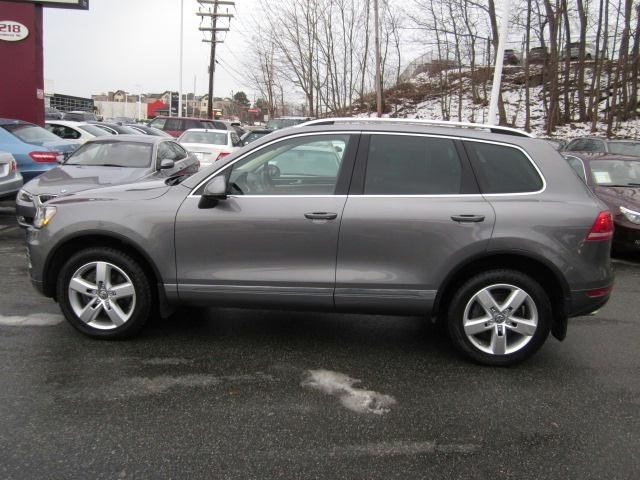 Volkswagen Touareg 2011 photo 1