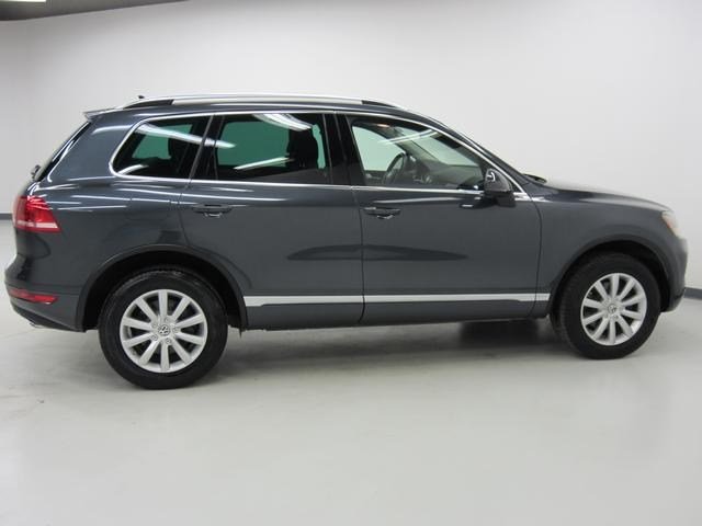 Volkswagen Touareg 2012 photo 2