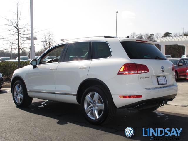 Volkswagen Touareg 2012 photo 2