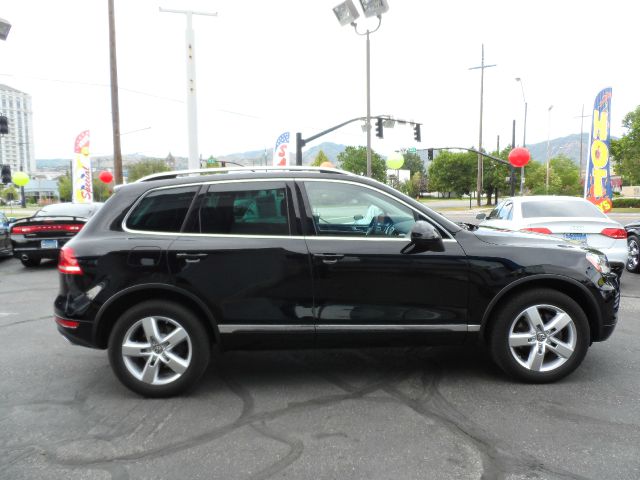 Volkswagen Touareg 2012 photo 1