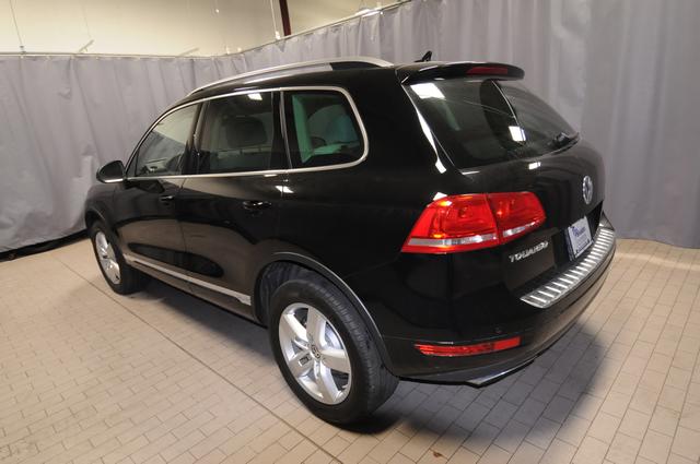 Volkswagen Touareg 2012 photo 3