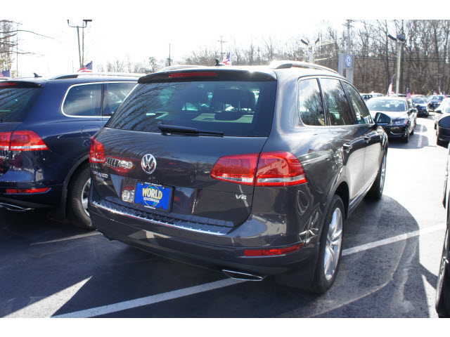 Volkswagen Touareg 2012 photo 1