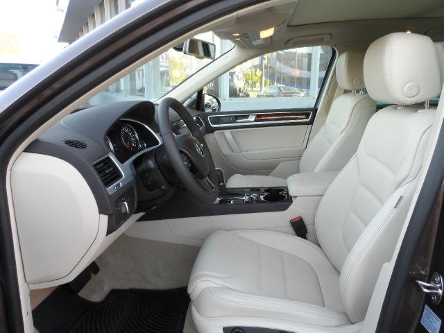 Volkswagen Touareg 2013 photo 20