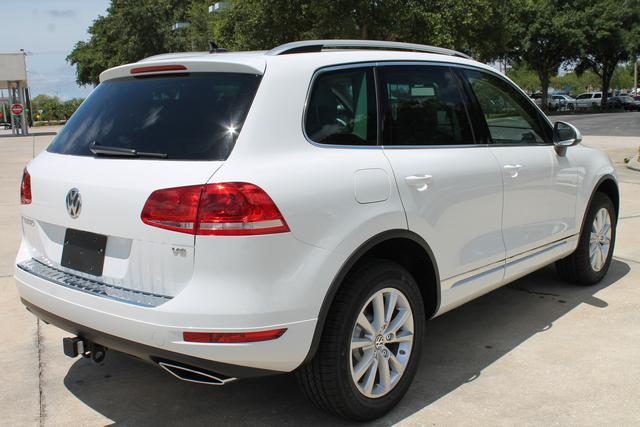 Volkswagen Touareg 2013 photo 1