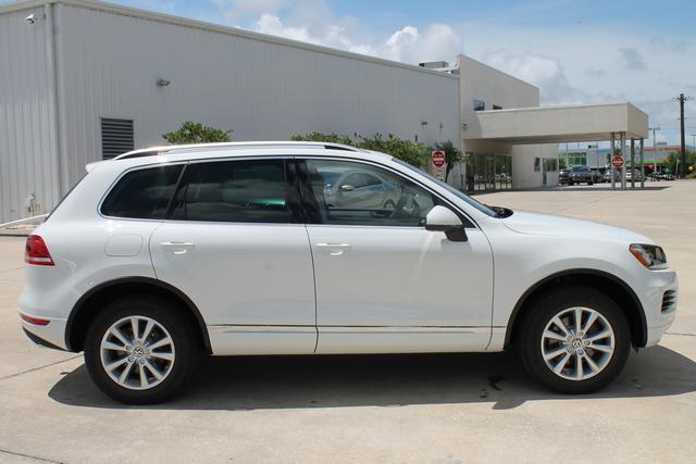 Volkswagen Touareg 2013 photo 2