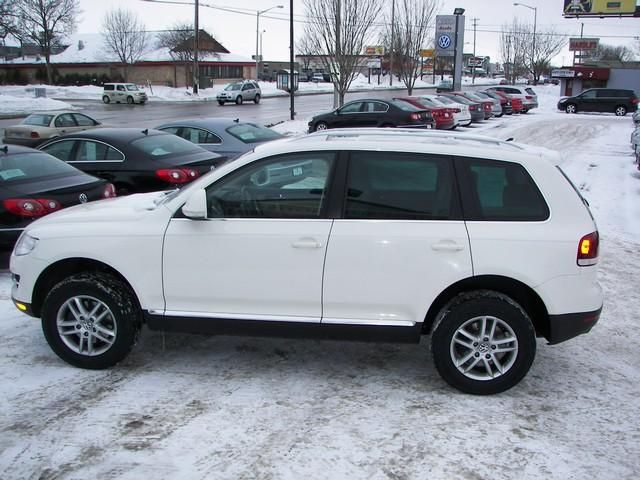 Volkswagen Touareg 2 Red Line Sport Utility