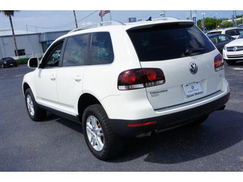 Volkswagen Touareg 2 2010 photo 2