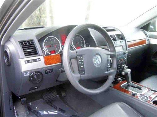 Volkswagen Touareg 2 2010 photo 2