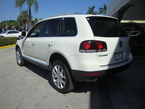 Volkswagen Touareg 2 2010 photo 2