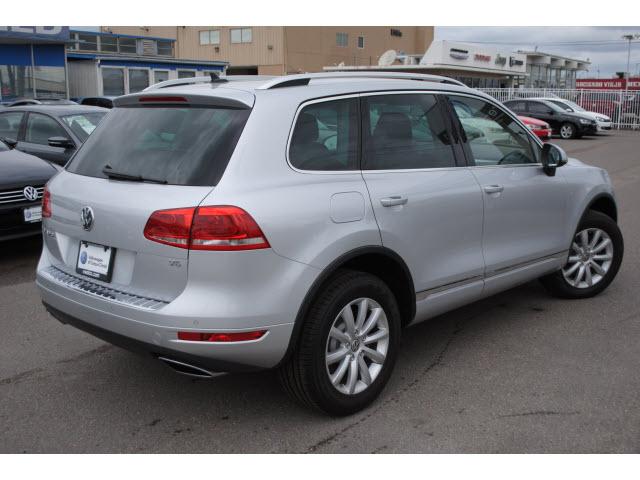 Volkswagen Touareg 2 2012 photo 2