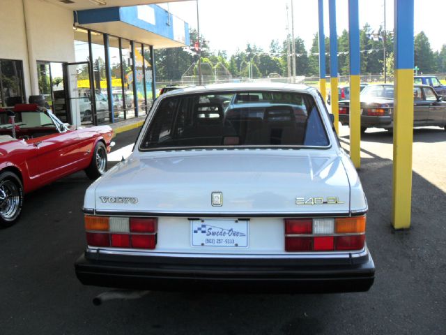 Volvo 240 1987 photo 8