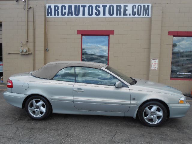 Volvo C70 2004 photo 1