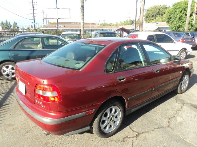 Volvo S40 2000 photo 2