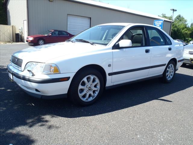 Volvo S40 2000 photo 1