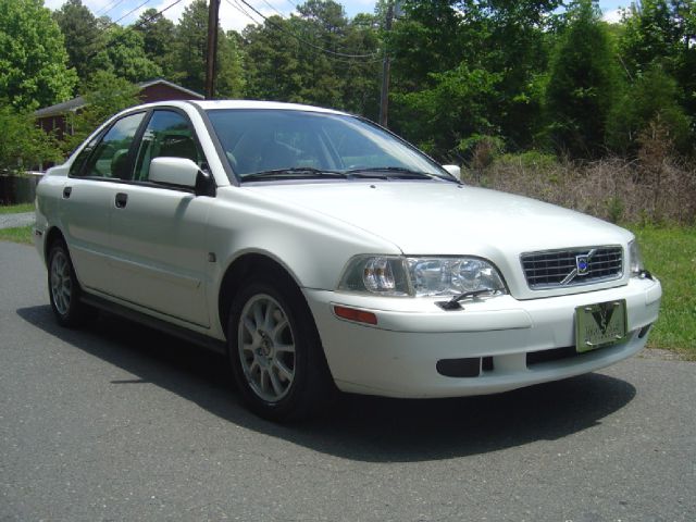 Volvo S40 2004 photo 19