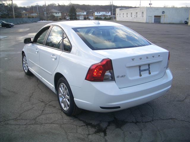 Volvo S40 2009 photo 2