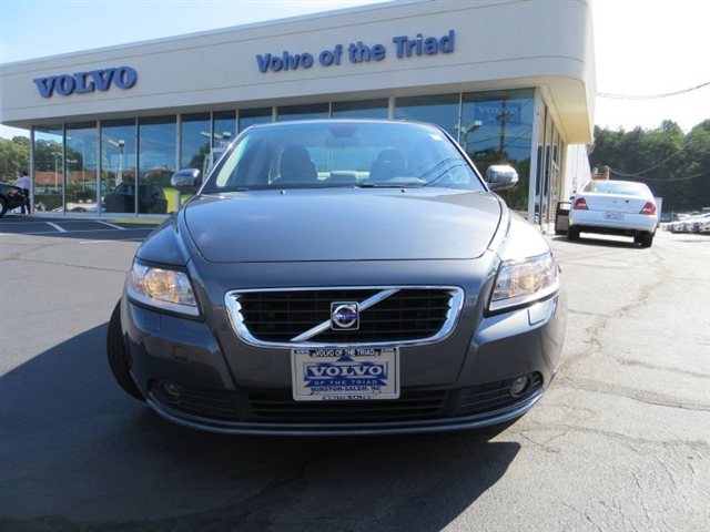 Volvo S40 2010 photo 1