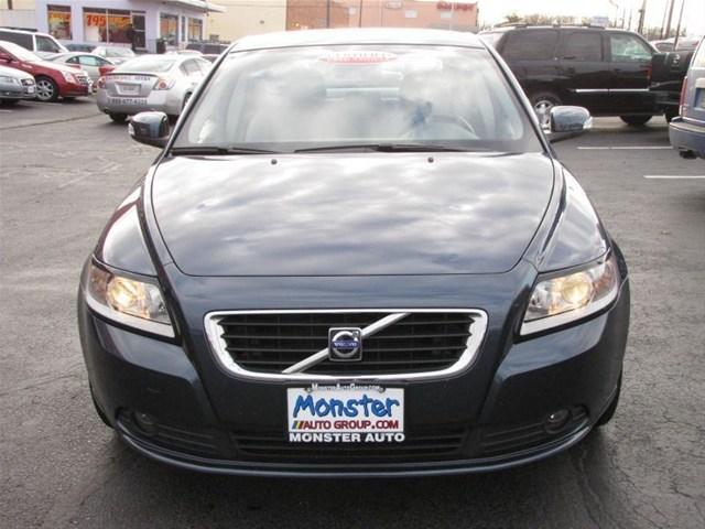 Volvo S40 2010 photo 1