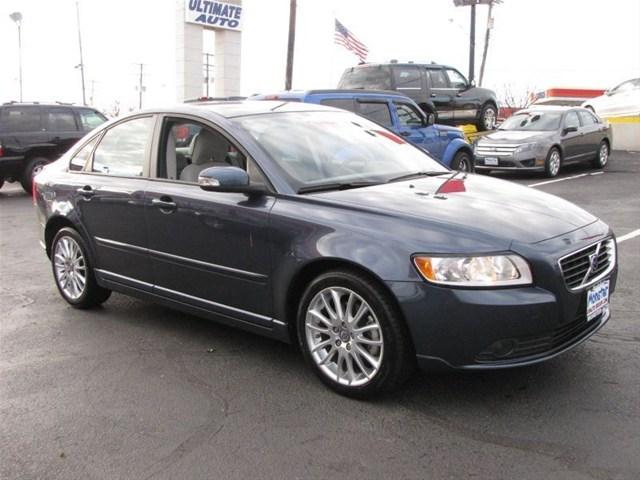 Volvo S40 2010 photo 2