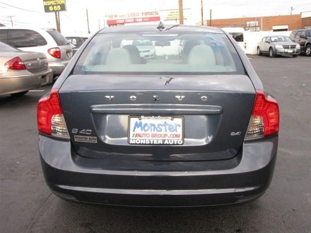 Volvo S40 2010 photo 4