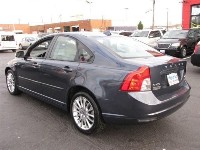 Volvo S40 2010 photo 5