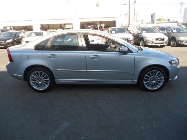 Volvo S40 2010 photo 1