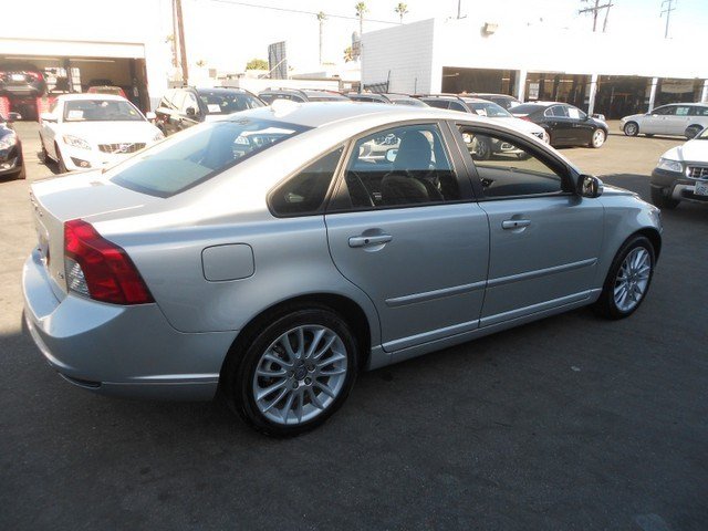 Volvo S40 2010 photo 2