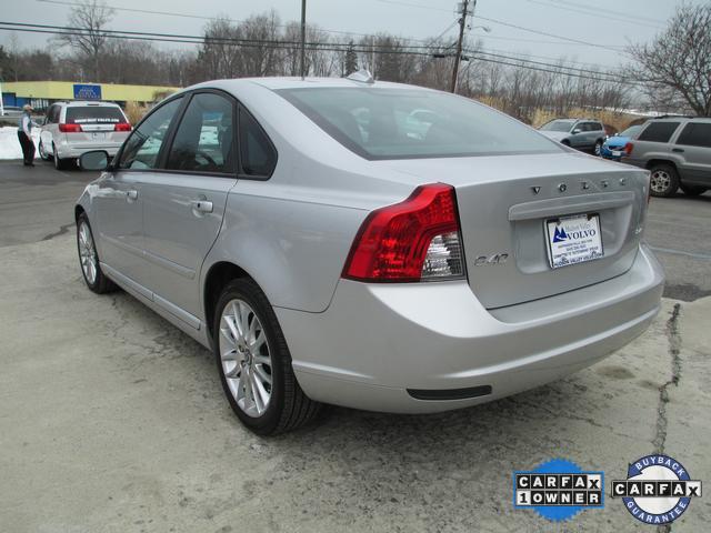 Volvo S40 2010 photo 2