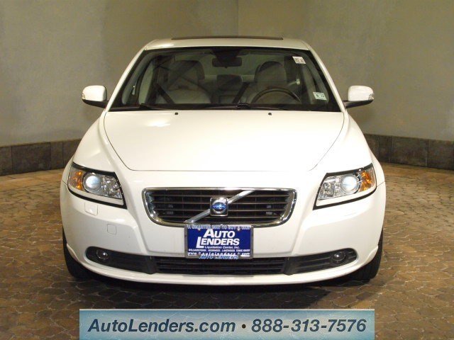 Volvo S40 2010 photo 1