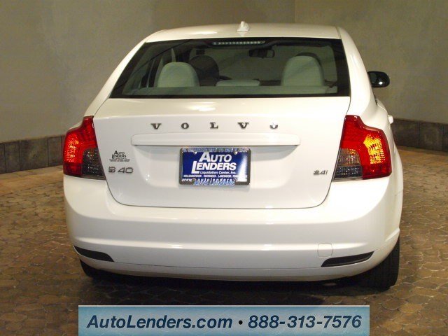 Volvo S40 2010 photo 4