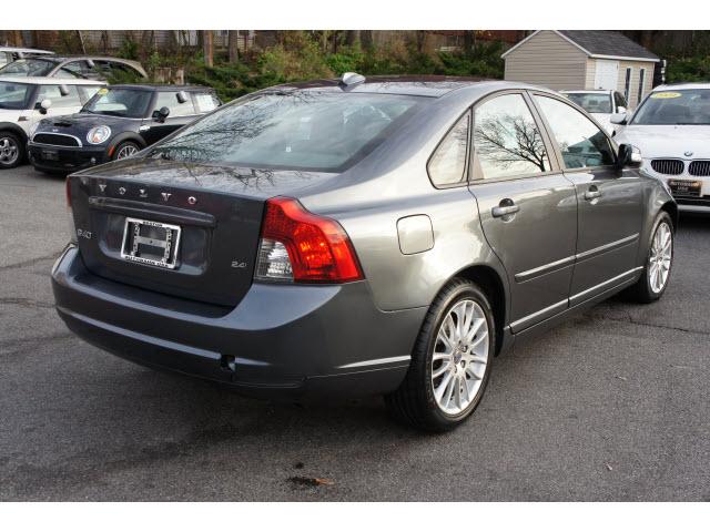 Volvo S40 2010 photo 1