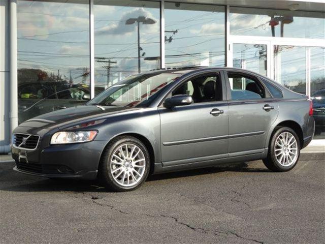 Volvo S40 2010 photo 1