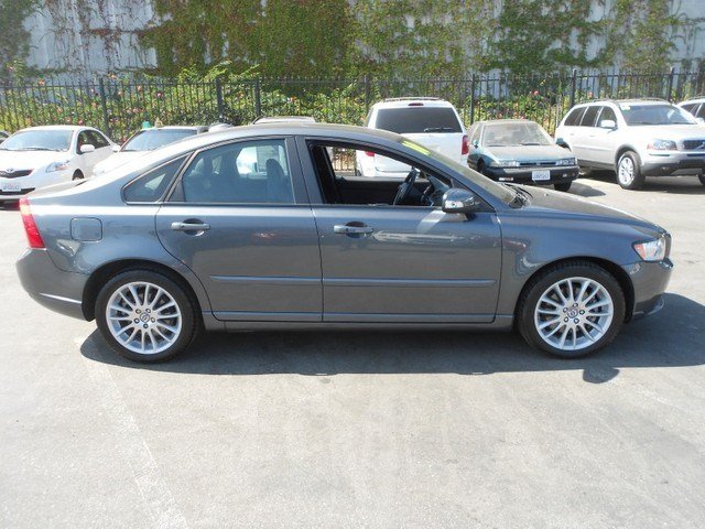 Volvo S40 2010 photo 1