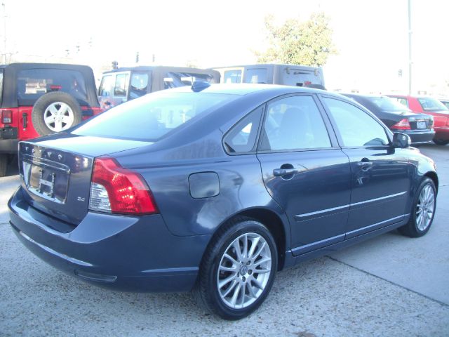 Volvo S40 2010 photo 2