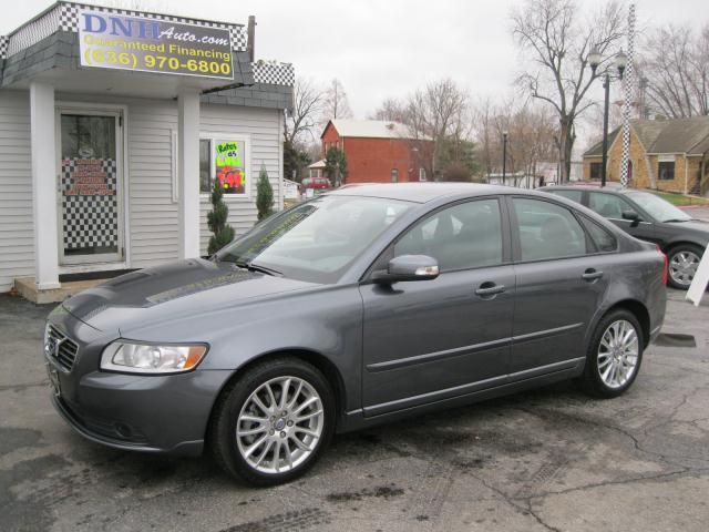 Volvo S40 2010 photo 1