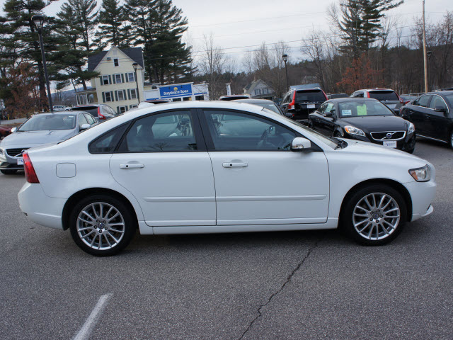 Volvo S40 2010 photo 2